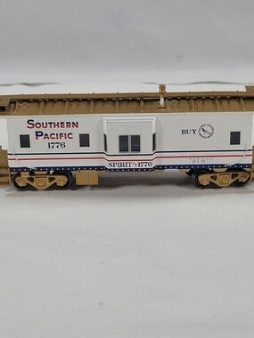 HO ATHEARN 74665 BAY WINDOW CABOOSE SOUTHERN PACIFIC # 1776 BICENTENNIAL